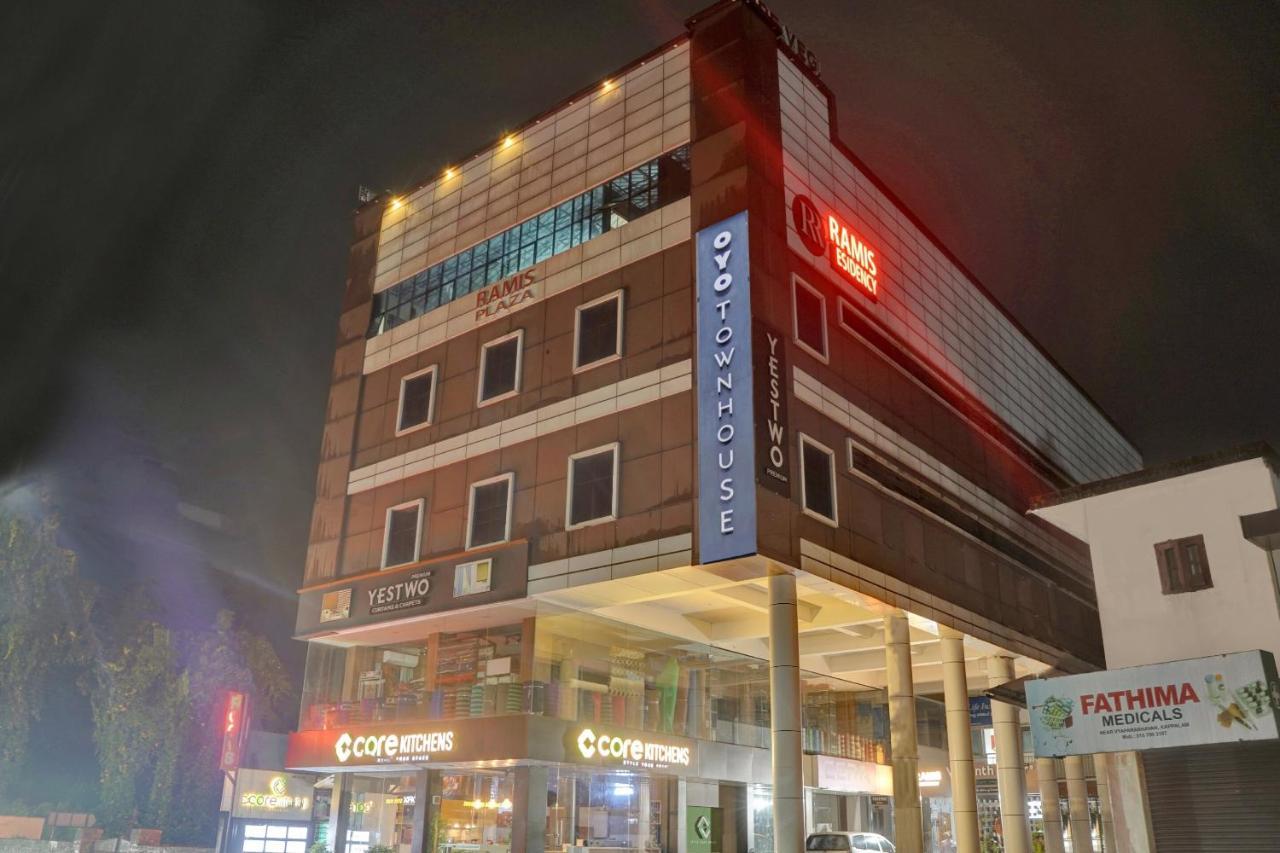 Oyo Townhouse 1070 Ramis Plaza Hotel Taliparamba Exterior photo