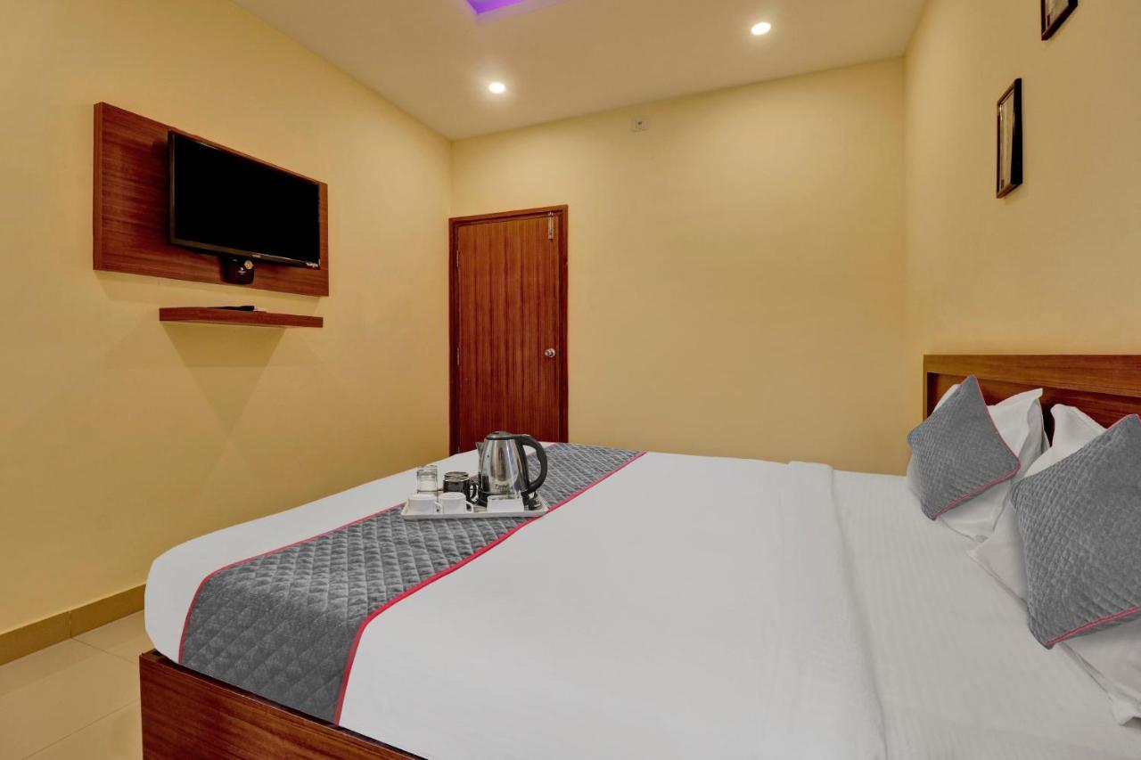 Oyo Townhouse 1070 Ramis Plaza Hotel Taliparamba Exterior photo