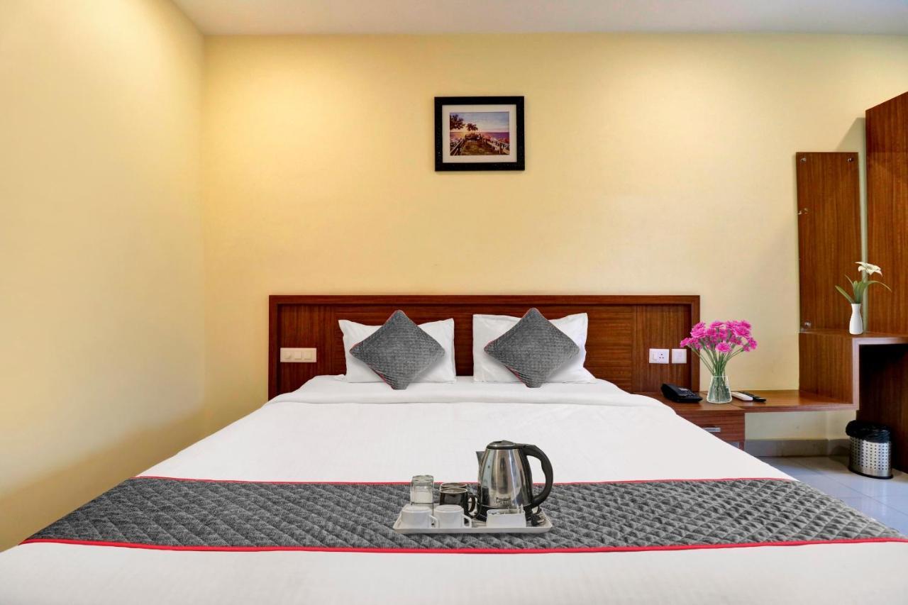 Oyo Townhouse 1070 Ramis Plaza Hotel Taliparamba Exterior photo