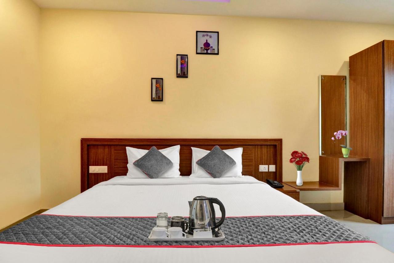 Oyo Townhouse 1070 Ramis Plaza Hotel Taliparamba Exterior photo
