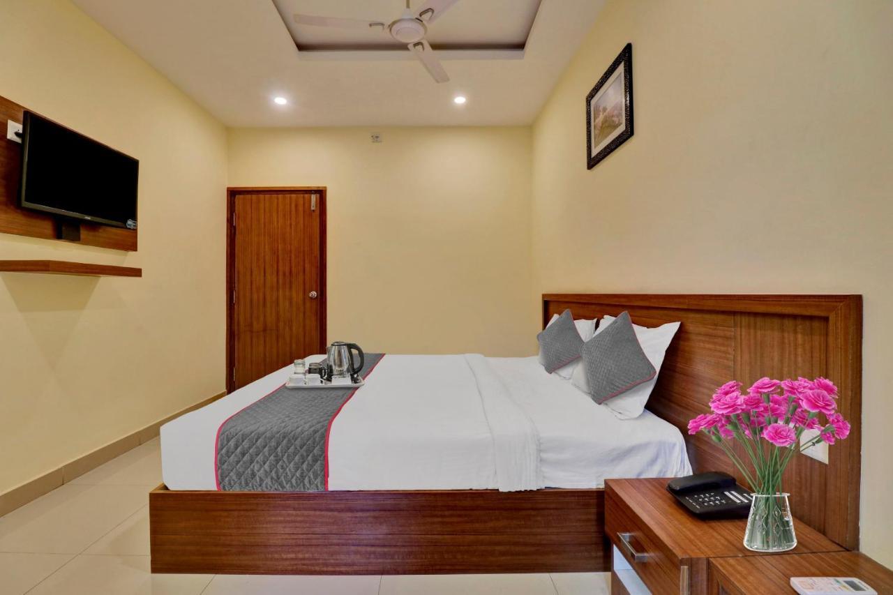 Oyo Townhouse 1070 Ramis Plaza Hotel Taliparamba Exterior photo