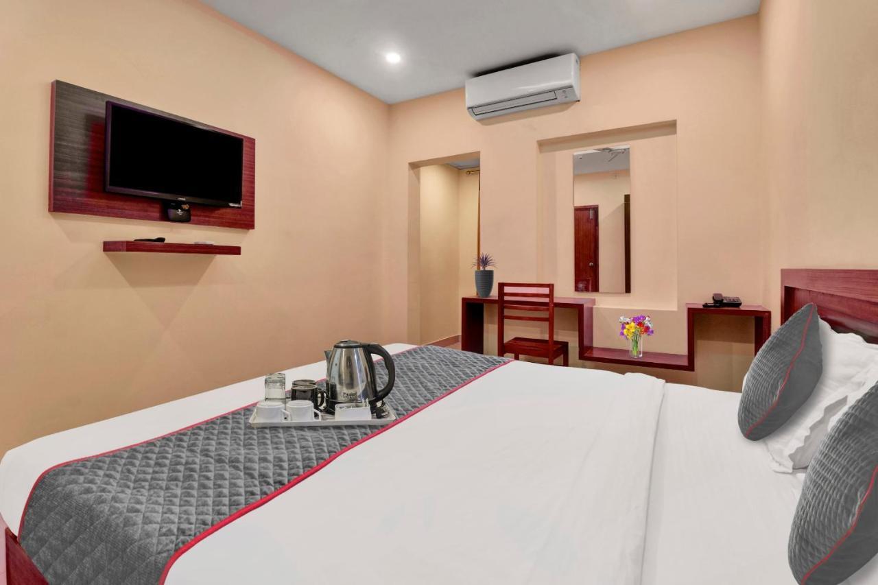 Oyo Townhouse 1070 Ramis Plaza Hotel Taliparamba Exterior photo