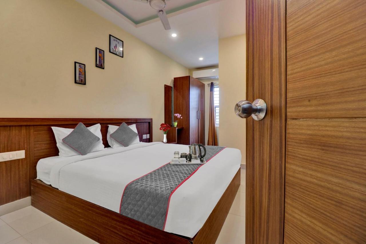 Oyo Townhouse 1070 Ramis Plaza Hotel Taliparamba Exterior photo